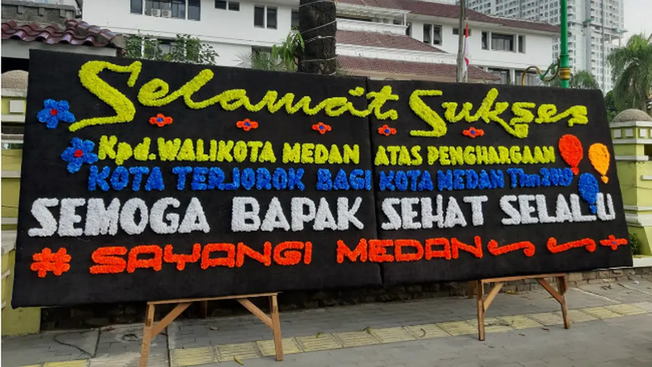 Balai Kota Medan Dikirimi Karangan Bunga Misterius