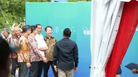Presiden Jokowi Widodo melakukan peletakan batu pertama (groundbreaking) pembangunan destinasi kuliner Arena Botanika di IKN. (dok: PUPR)