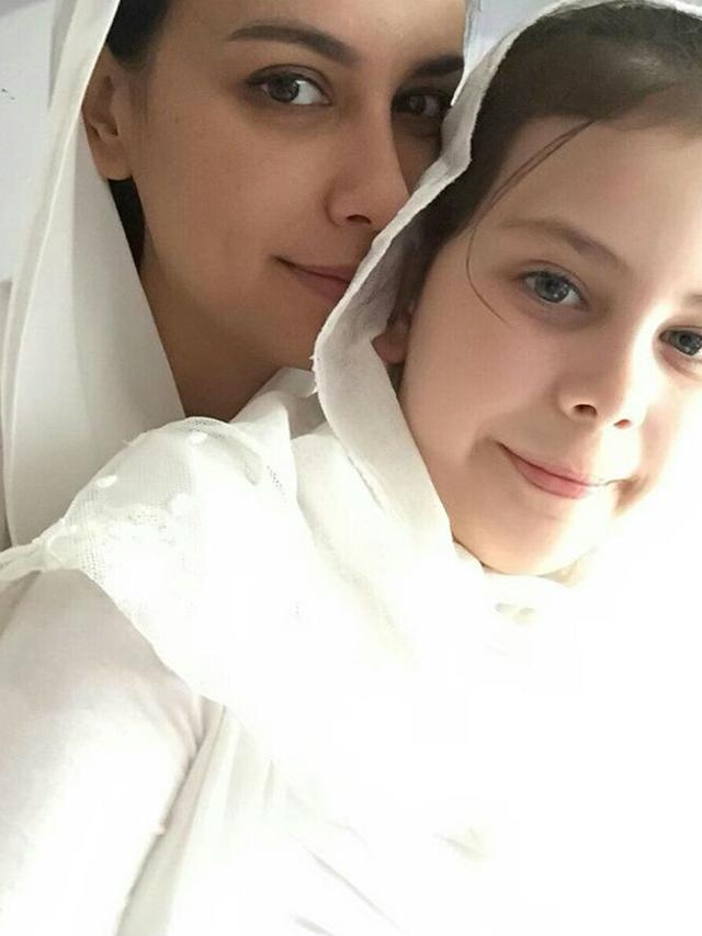 6 Potret Cantik Sophia Latjuba saat Pakai Hijab Ini Bikin Pangling