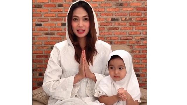 Jarang Tampil di Layar Kaca, Ini 7 Potret Terbaru Kinaryosih