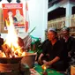 Para dukun menggelar ritual Damar dengan mengusung calon masing-masing. Foto: (Panji/Liputan6.com)