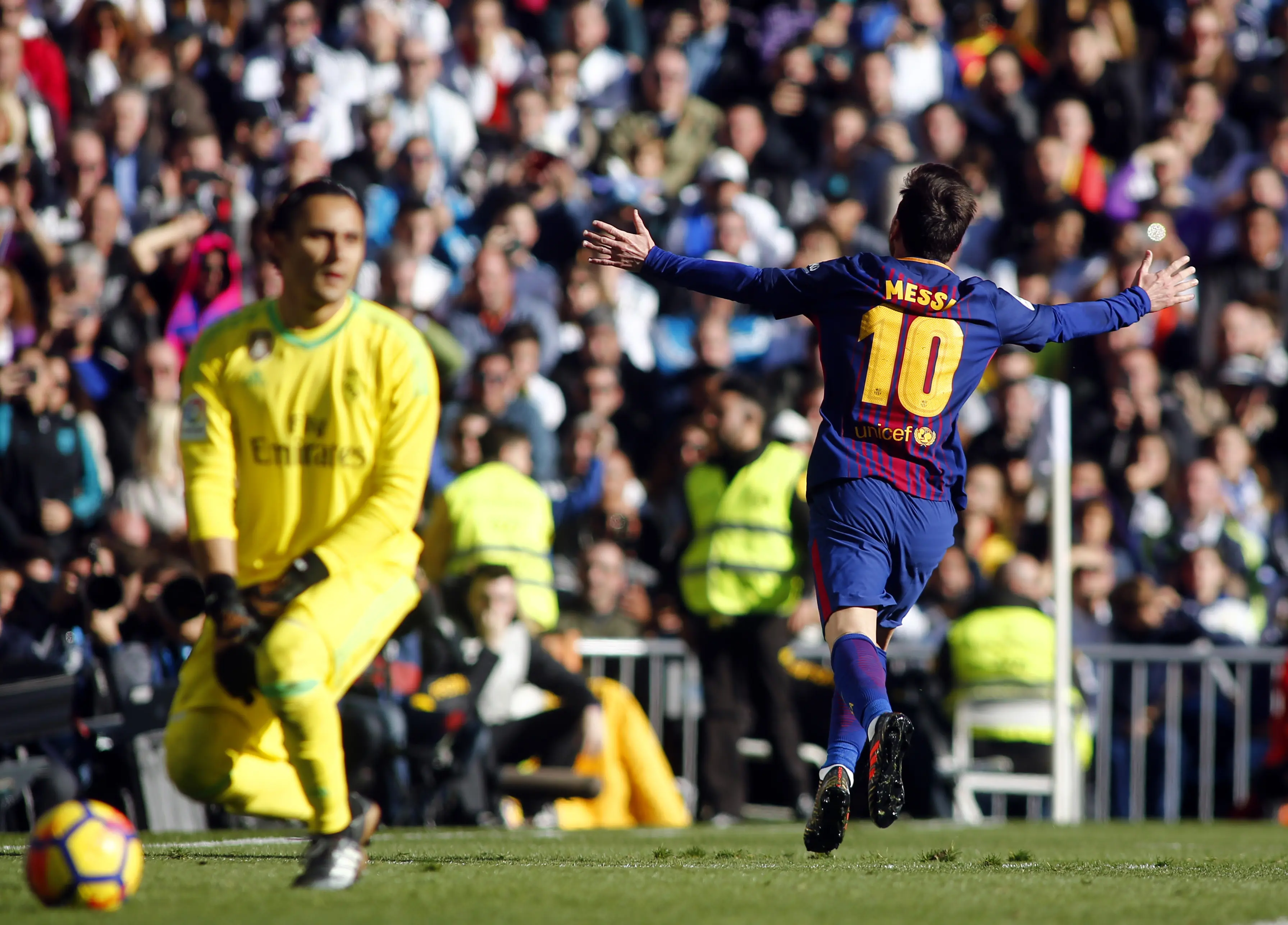 Selebrasi Lionel Messi Usai Jebol Gawang Real Madrid (AFP)