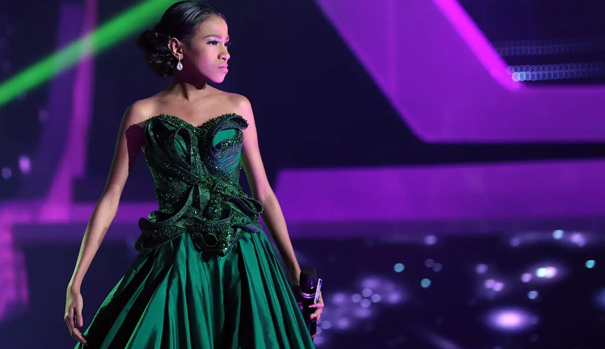 "Kalau tahun depan ketemu kayak apa ya. Aku bangga banget ada regenerasi dangdut yang mampu dan pintar nyanyinya. Dari negara lain saja mau belajar nyanyi dan sebaik ini," ujar Iis Dahlia, Senin (26/12/2016) malam. (Deki Prayoga/Bintang.com)