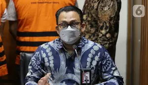Plt Juru Bicara KPK, Ali Fikri saat rilis penahanan Bupati Langkat Sumatera Utara, Terbit Rencana Perangin Angin di Gedung KPK, Jakarta, Kamis (20/1/2022). Terbit diduga meminta fee untuk pekerjaan di Dinas PUPR dan Pendidikan Kab Langkat 2020 - 2022. (Liputan6.com/Helmi Fithriansyah)