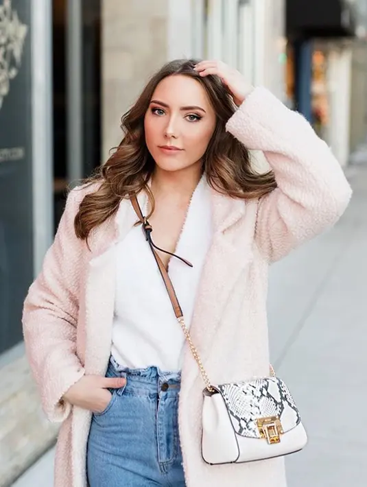 Kecantikan Hailie Scott juga mampu memukau kaum pria dan juga wanita. Instagramnya pun memiliki lebih dari 1,5 juta pengikut.  (Liputan6.com/Instagram/@hailiescott1)