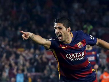 Ekspresi Luis Suarez setelah mencetak gol kedua ke gawang Eibar dalam laga La Liga Spanyol di Stadion Camp Nou, Barcelona, Senin (26/10/2015) dini hari WIB. (Reuters/Albert Gea)