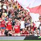 Striker Arsenal, Gabriel Jesus merayakan gol ke gawang Sevilla pada pertandingan final Emirates Cup 2022 yang dilangsungkan di Emirates Stadium, London, pada Sabtu, (30/7/2022) malam WIB. (AFP/Justin Tallis)