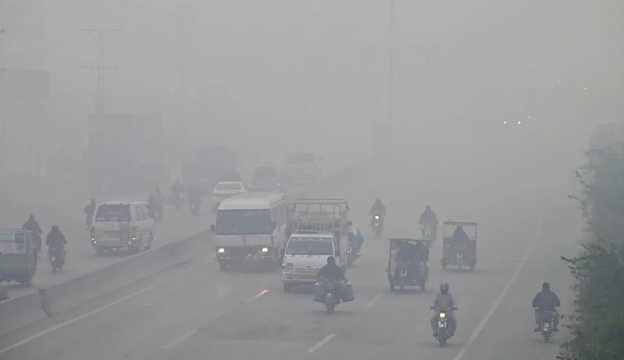 Lahore merupakan kota terbesar kedua di Pakistan dengan yang memiliki populasi sebanyak lebih dari 13 juta orang. (Arif ALI/AFP)