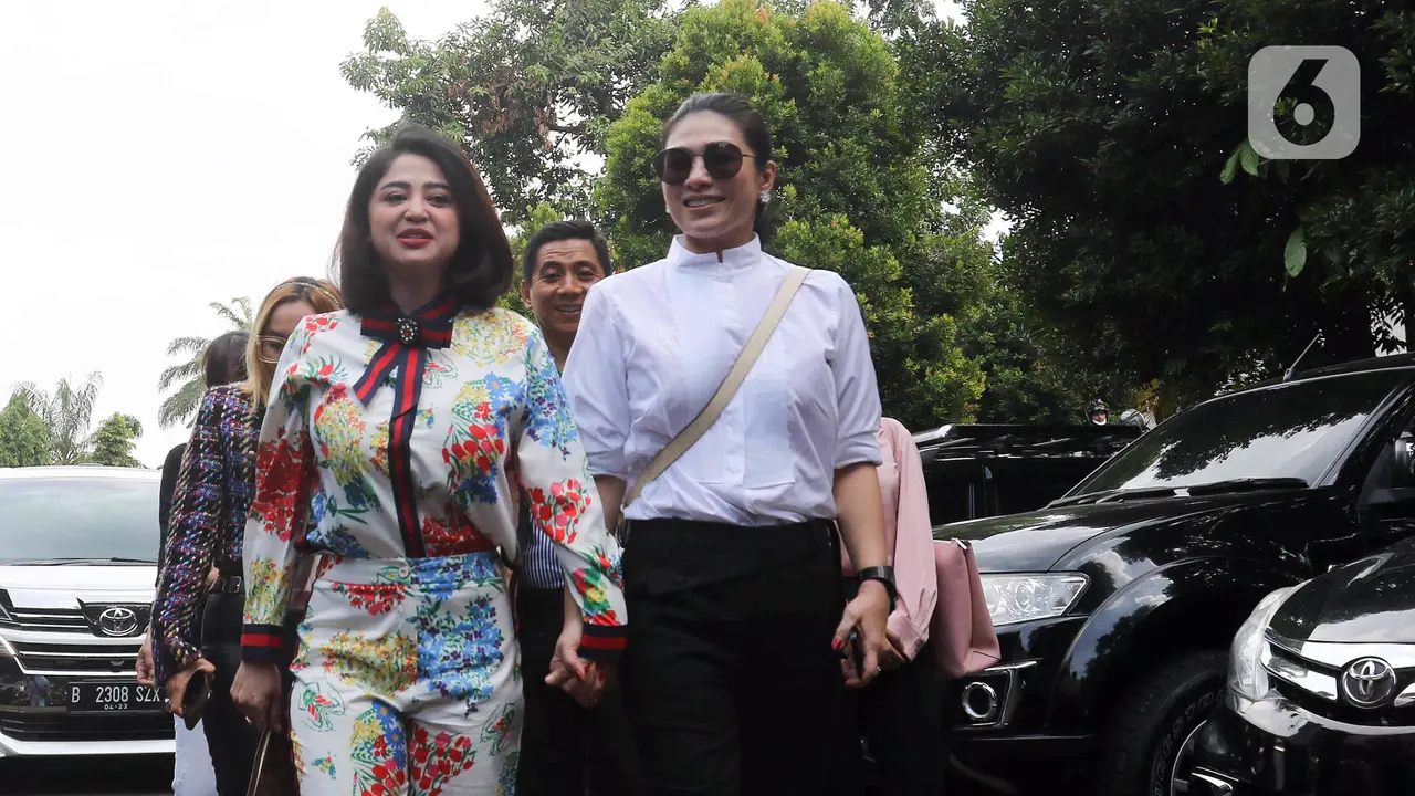 FOTO: Dewi Perssik dan Angga Wijaya Jalani Sidang Cerai Perdana