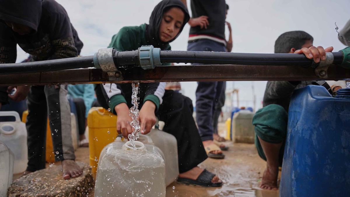 Dilarang Israel Masuk Gaza Sejak Maret 2025, Bantuan UNRWA Tertahan di Mesir dan Yordania