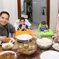 Buka puasa hari pertama dirumah Alyssa Soebandono dan Dude Harlino (Nurwahyunan/bintang.com)