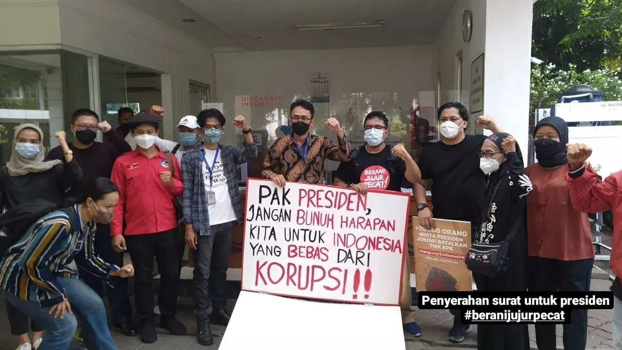 Sejumlah Elemen Masyarakat Mengirimkan Surat ke Presiden Jokowi.