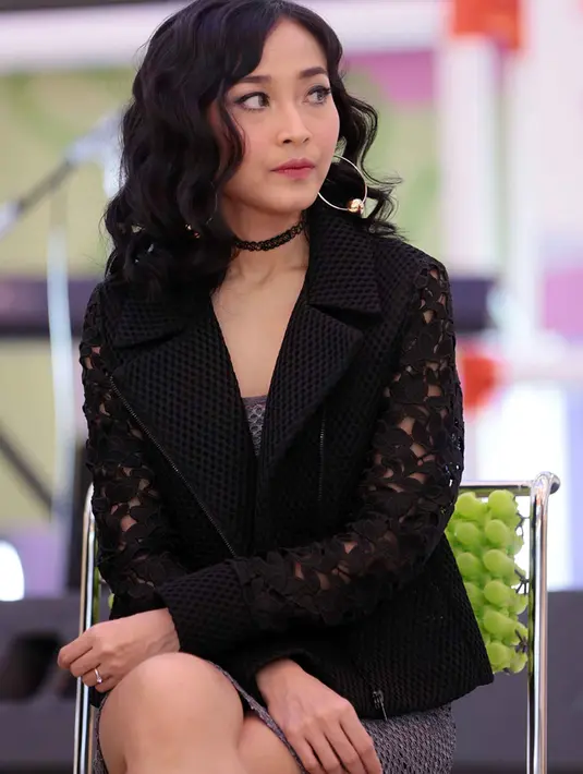 Usai melangsungkan acara tunangan pada 11 Februari 2017 lalu, Rinni dan Jevin tengah berupaya maksimal untuk menggelar acara pernikahannya. Tak heran jika selisih pendapat pun kerap terjadi. (Deki Prayoga/Bintang.com)