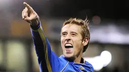 Portsmouth's English forward Peter Crouch celebrates after scoring during the English Premier league football match against West Bromwich Albion at The Hawthorns, on December 7, 2008. AFP PHOTO/ANDREW YATES