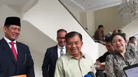 Letjen Doni Monardo bersama Jusuf Kalla rapat membahas penanganan bencana (Merdeka.com/Titin Supriatin)