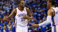 Duet Oklahoma City Thunder Kevin Durant dan Russell Westbrook (AFP/Ronald Martinez)