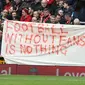 Fans Liverpool memprotes kenaikan harga tiket di Anfield (LINDSEY PARNABY / AFP)