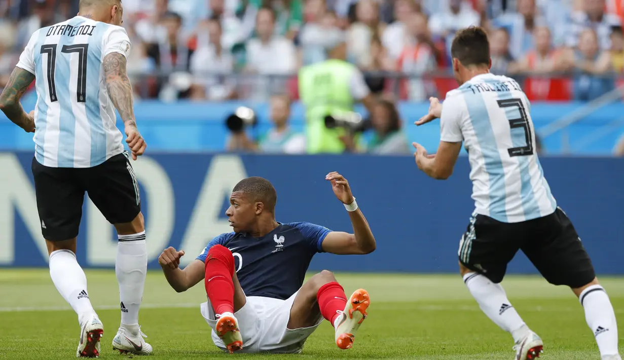 Kylian Mbappe adalah satu dari lima pemain muda berusia 19 tahun yang berlaga di Piala Dunia 2018, seperti Daniel Arzani (Australia), Achraf Hakimi (Maroko), Francis Uzoho (Nigeria), dan Trent Alexander-Arnold (Inggris). (AP/Ricardo Mazalan)