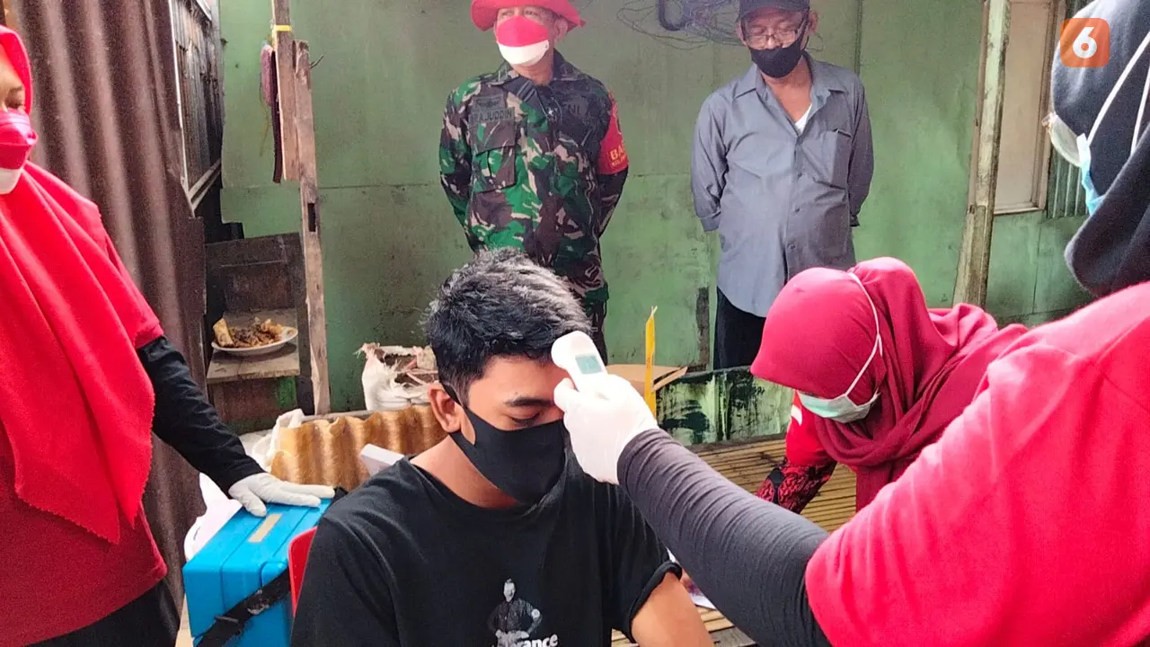 Vaksinasi Door To Door BIN Daerah Sulsel (Liputan6.com/Fauzan)