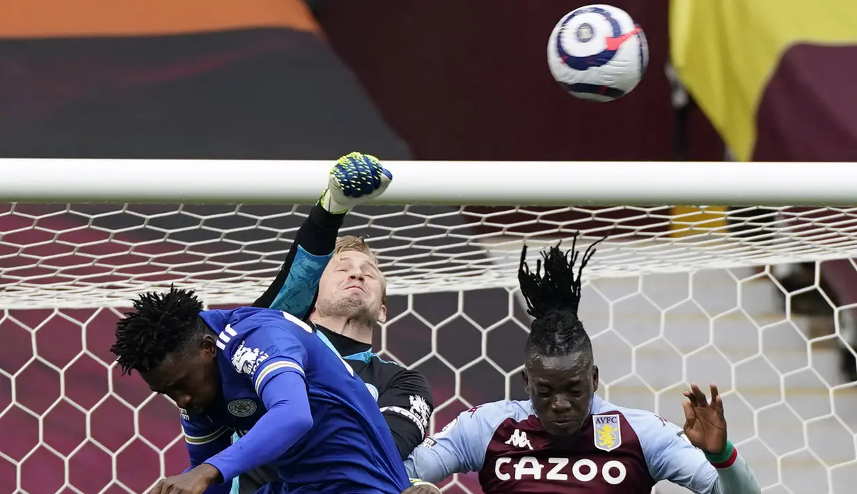 Kasper Schmeichel menciptakan 10 clean sheet dari 29 pertandingan di Premier League. Sampai sejauh ini gawangnya sudah kebobolan 32 gol. (Foto: AFP/Pool/Tim Keeton)