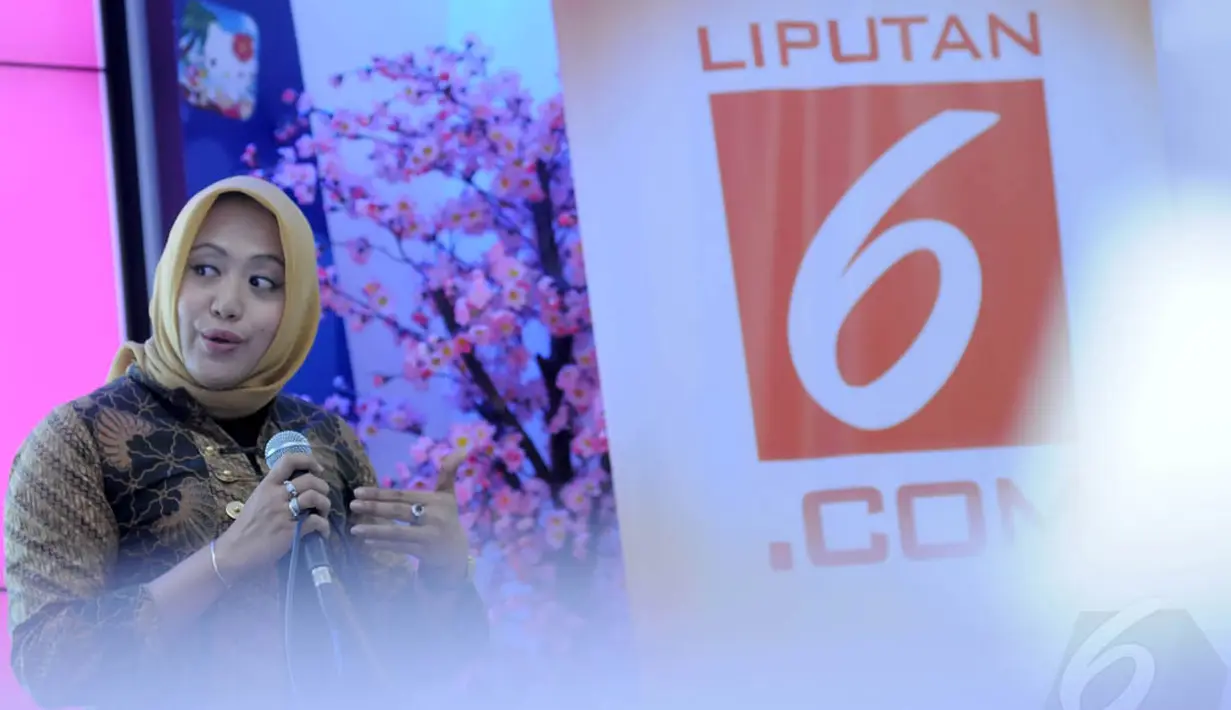 Arifa Febriyanti, General Manager M2M XL Axiata memberikan kiat memanfaatkan teknologi secara cerdas untuk mendorong kedua peran sebagai wanita karir maupun ibu, Jakarta, Rabu (19/11/2014). (Liputan6.com/Herman Zakharia)