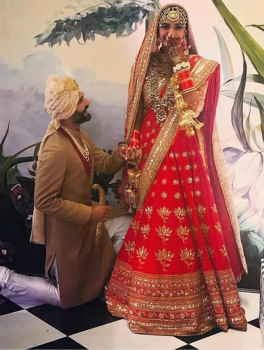 Setelah itu, Sonam Kapoor dan Anand Ahuja menggelar resepsi pernikahan di salah satu hotel di Mumbai, India. Resepsi pernikahan itu dihadiri oleh teman-teman bisnis dari Sonam dan Ahuja. (Foto: instagram.com/gofestoinc)