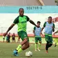 Striker Persebaya Surabaya, David da Silva, beraksi saat menjalani latihan di Stadion Gelora Delta Sidoarjo, Jumat (6/9/2019). (Bola.com/Aditya Wany)