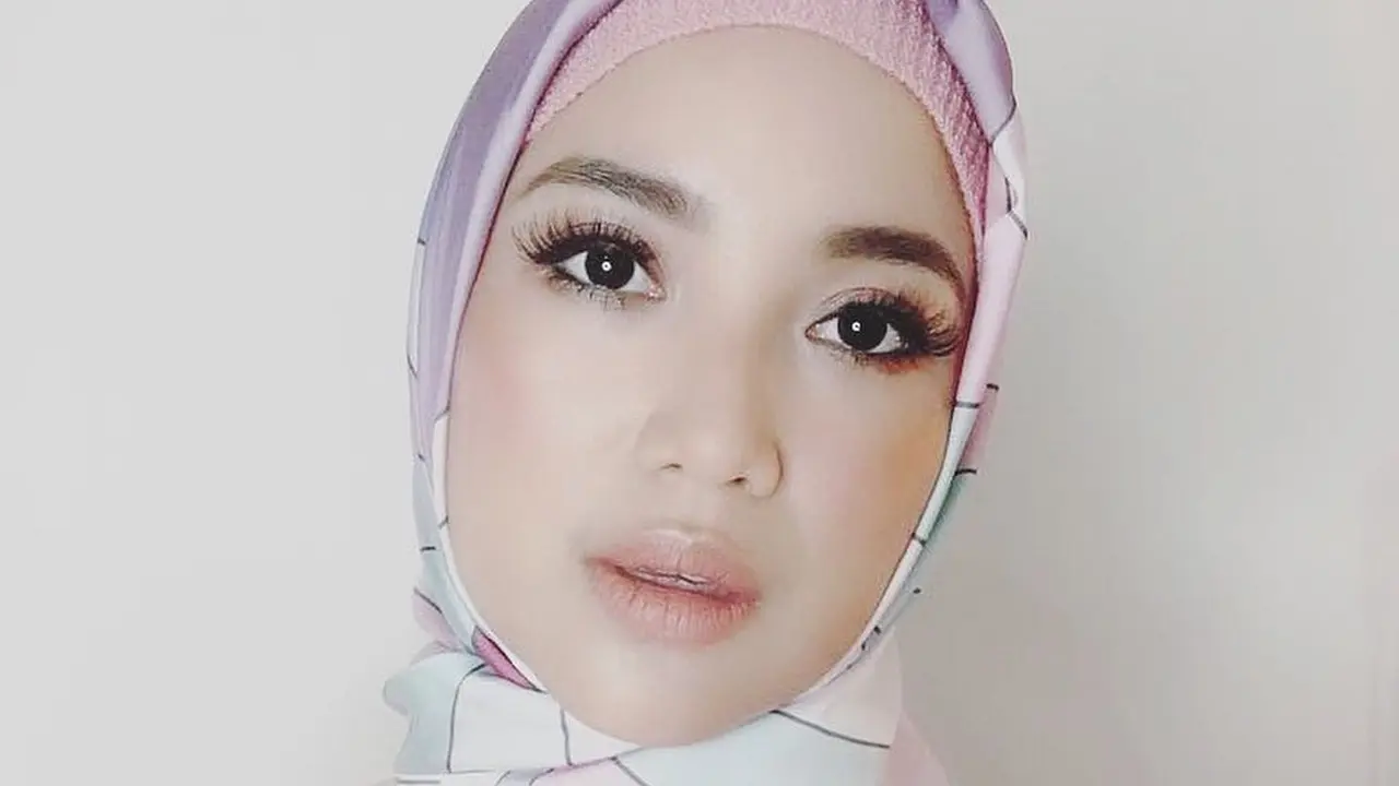 [Bintang] Bikin Hati Adem, Ini 8 Foto Chacha Frederica Saat Berhijab