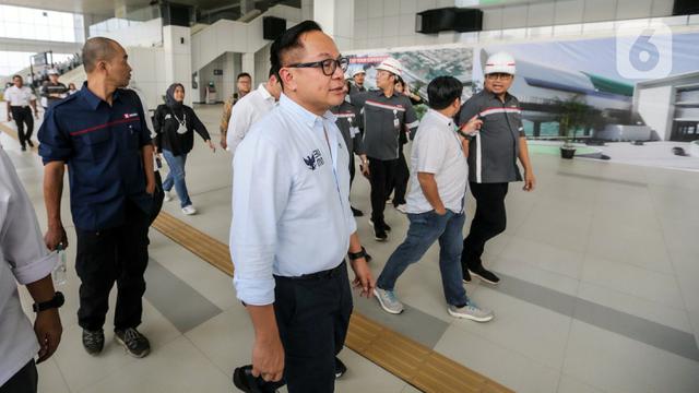 Wamen BUMN Kartika Wirjoatmodjo Jajal LRT