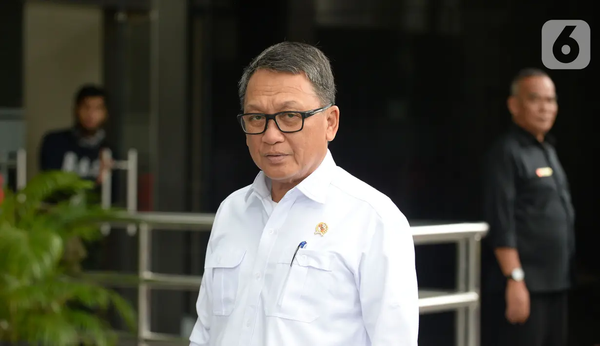Menteri ESDM Arifin Tasrif saat tiba di Gedung KPK, Jakarta, Kamis (5/3/2020). Arifin Tasrif akan menggelar rapat koordinasi dengan Pimpinan KPK membahas pengelolaan sampah menjadi tenaga listrik untuk menghindari praktik tindak pidana korupsi. (merdeka.com/Dwi Narwoko)