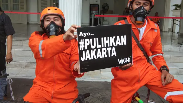 kelompok masyarakat yang menamakan diri Gerakan Inisiatif Bersihkan Udara Koalisi Semesta (Ibukota) mendatangi Balai Kota DKI Jakarta meminta agar pemerintah serius tangani polusi udara. (Foto: Liputan6/Giovani Dio Prasasti)