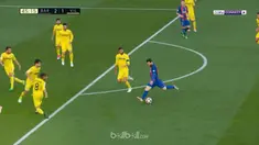 Barcelona mempertahankan posisi puncak klasemen La Liga berkat kemenangan meyakinkan 4-1 atas tamunya Villareal.