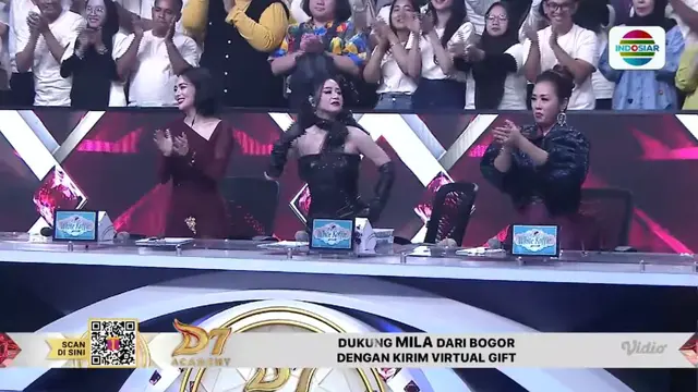 Soimah, Dewi Perssik, dan Wika Salim memberikan komentar positif untuk Mila yang tampil memukau di Grup 1 Top 30 D’Academy 7.