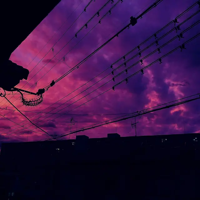 7 Potret Fenonema Langit Ungu di Jepang Ini Bikin Merinding
