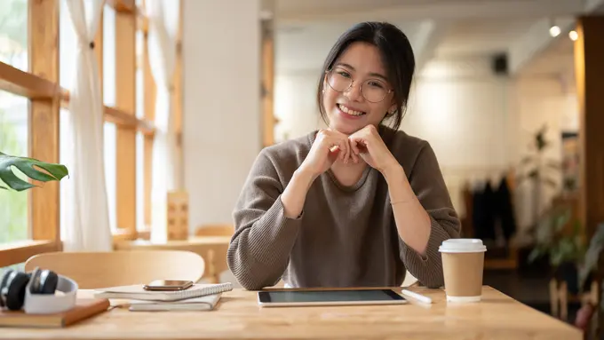 perempuan dan oktober cerdas emosional