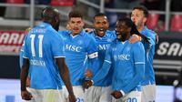 Skuad Napoli saat bertemu Bologna di ajang Liga Italia 2024/2025. (Andreas SOLARO / AFP)