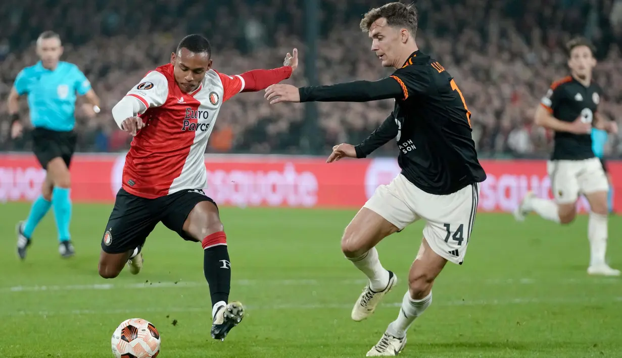 Meski bermain tandang, I Giallorossi bermain agresif dan mendominasi sejak awal laga. (AP Photo/Peter Dejong)