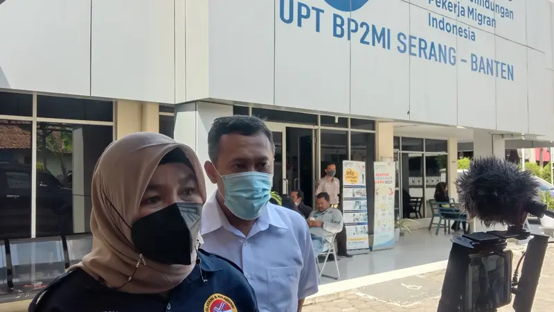 Kepala UPT BP2MI Serang, Lismia Elita, dikantornya, Kamis (27/05/2021). (Liputan6.com/Yandhi Deslatama).