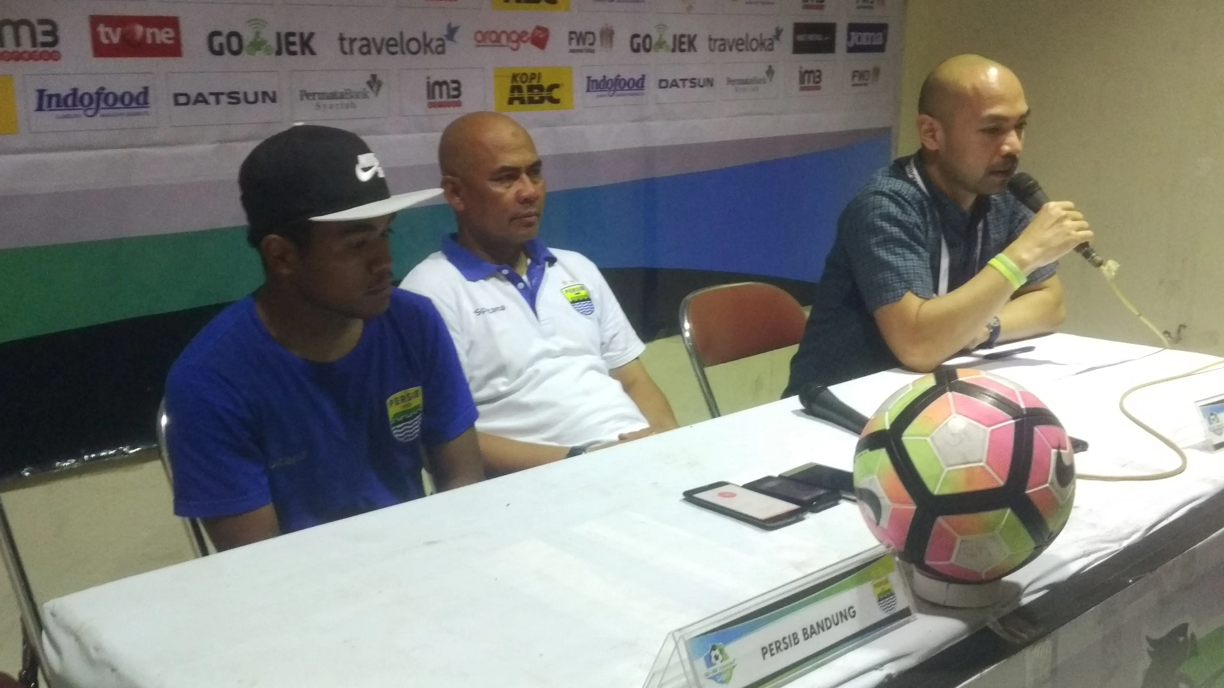 Asisten pelatih Persib Bandung, Herrie Setyawan (Kukuh Saokani)