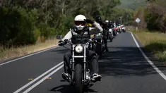 Melalui akun Instagram, Andre Taulany membagikan momen bersama geng The Prediksi saat di Australia. Ia dan geng The Prediksi sendiri telah beberapa kali melakukan touring bersama, mulai dari Yogyakarta hingga Amerika Serikat. (Liputan6.com/IG/@andreastaulany)