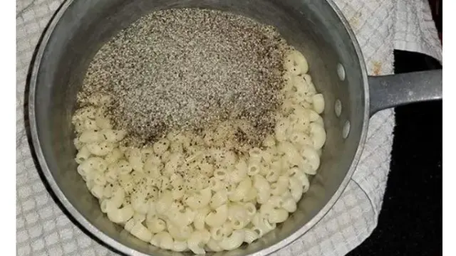 Potret Masakan Ibu yang Gagal, (sumber: buzzfeed.com)