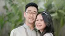 Potret keduanya merayakan Hari Raya Idul Fitri sebagai pasangan suami-istri. Maudy Ayunda dan Jesse Choi mengenakan outfit yang sama, bernuansa hijau sage. [Foto: Instagram/maudyayunda]