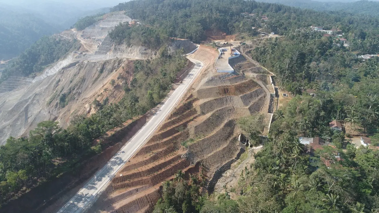 PT Waskita Karya (Persero) Tbk komitmen percepat pembangunan Bendungan Bener paket 2. (Foto: Waskita Karya)