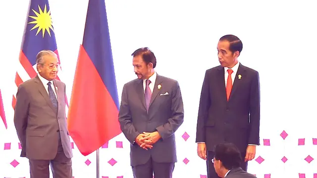 Jokowi di KTT ASEAN di Thailand