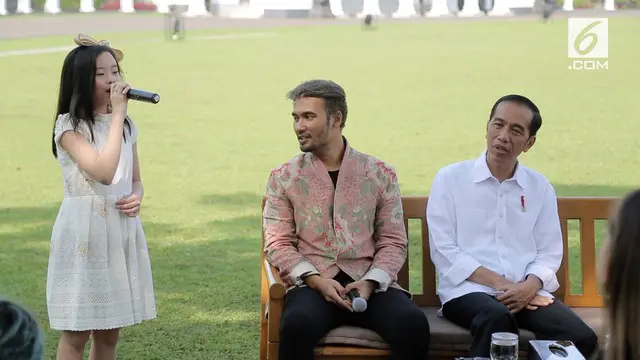 Salah satu konten kreator menampilkan kebolehan bernyanyi saat bertemu Presiden Joko Widodo.