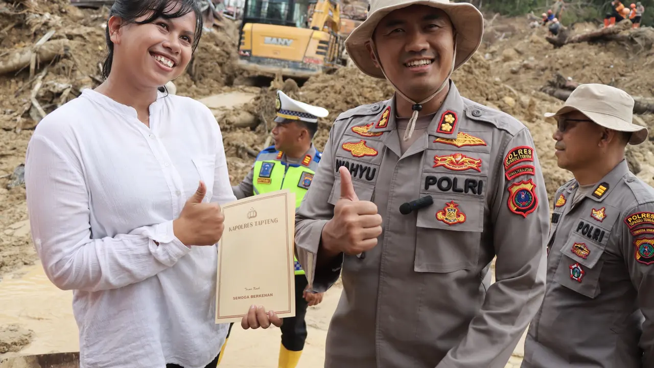 Brigadir Mei bantu ibu dan dua balita korban longsor