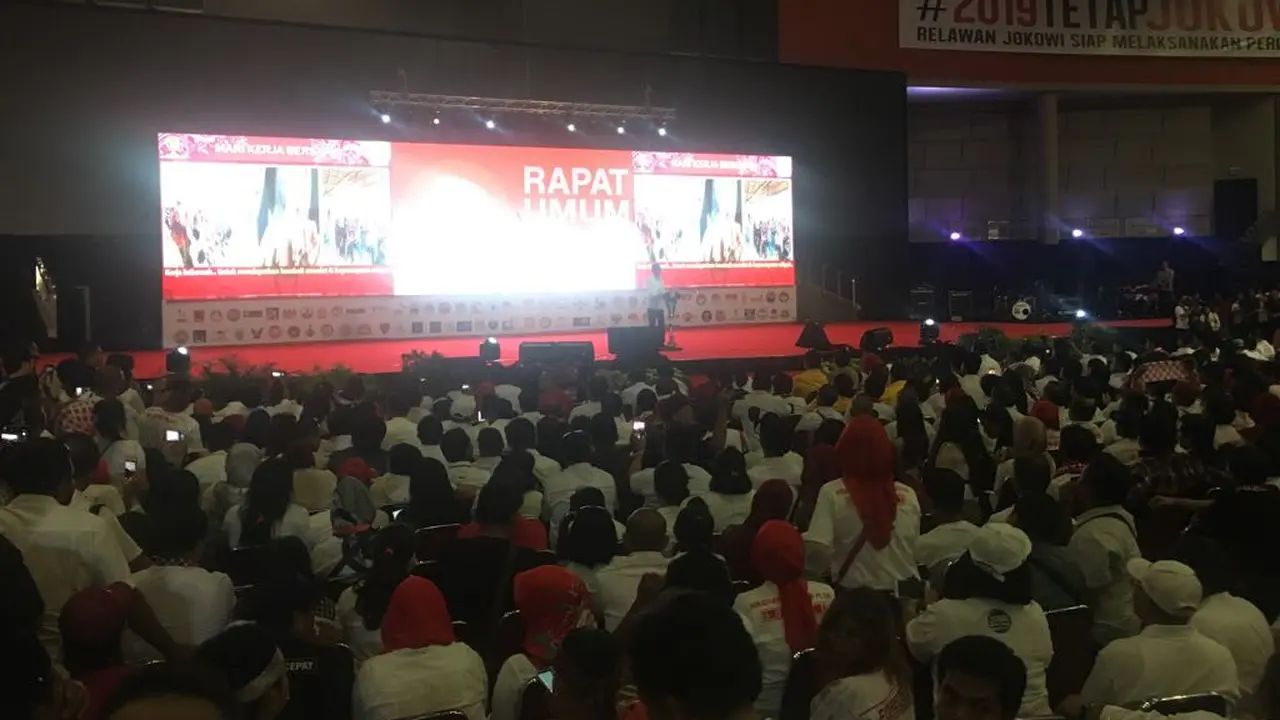 okowi membuka rapat umum Relawan Jokowi di Sentul International Convention Center (SICC), Bogor. (Liputan6.com/Hanz Jimenez Salim)