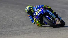 Pebalap Movistar Yamaha, Valentino Rossi, memacu keceparan saat sesi latihan MotoGP Aragon di Sirkuit Aragon, Spanyol, Sabtu (21/9/2018). Pada sesi latihan ini, pria Italia itu hanya menduduki posisi kesembilan. (AFP/Jose Jordan)
