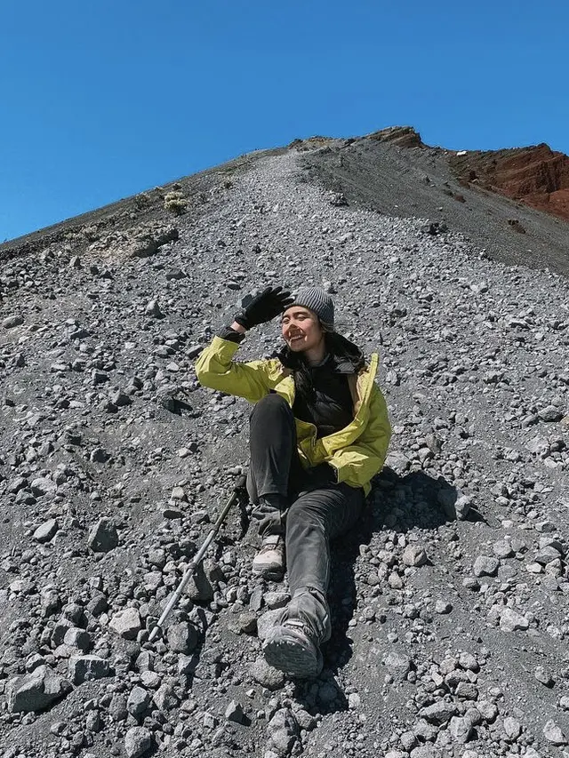 Potret Outfit Febby Rastanty Saat naik gunung, credit: @febbyrastanty