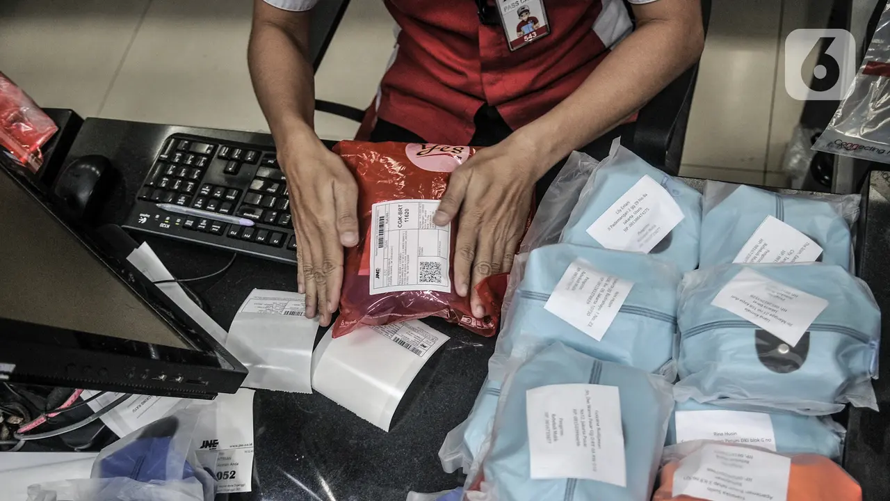 FOTO: Layanan Ekspedisi di Tengah Pandemi COVID-19